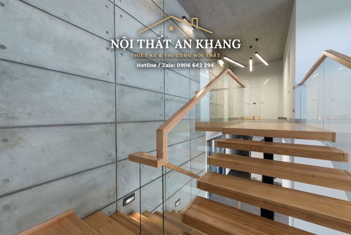 Cầu thang gỗ & sảnh biệt thự ven hồ – góc 2