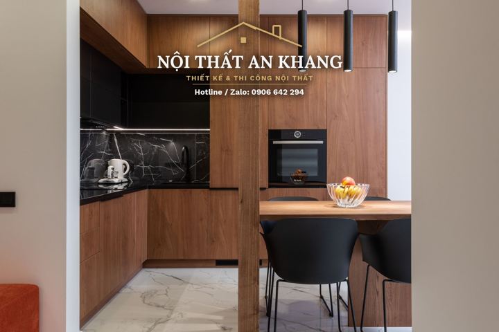 Căn hộ gỗ ấm – vách lam gỗ, bếp và bàn ăn – góc 7