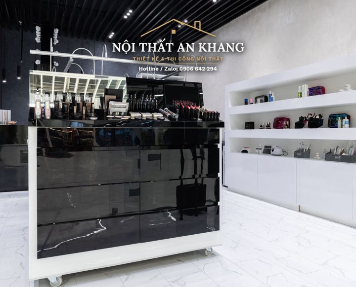 Tiệm nail đen trắng – quầy trưng bày & gương – góc 8